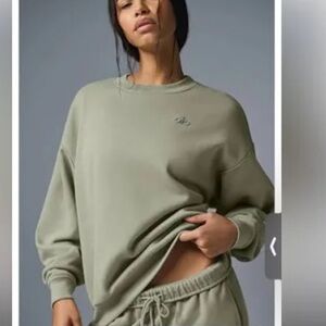 ALO Yoga Sage Green Crewneck Sweatshirt